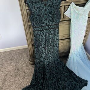 Night Way Collections Blue and Green V-neck Long Sleeve Gown